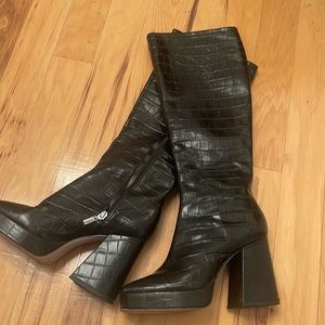 Schutz Colira Croc Platform Boots 7.5